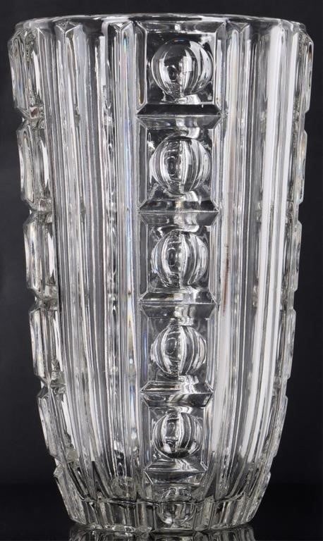 VINTAGE ART DECO GLASS VASE CZECH S. REICH & CO.: Vintage Art Deco Czech glass vase manufactured by S. Reich & Co. 5.2 lbs. Size: 10.5 X 6" Condition: Wear commensurate with age, minor chips along the edge, see pictures for more detail.