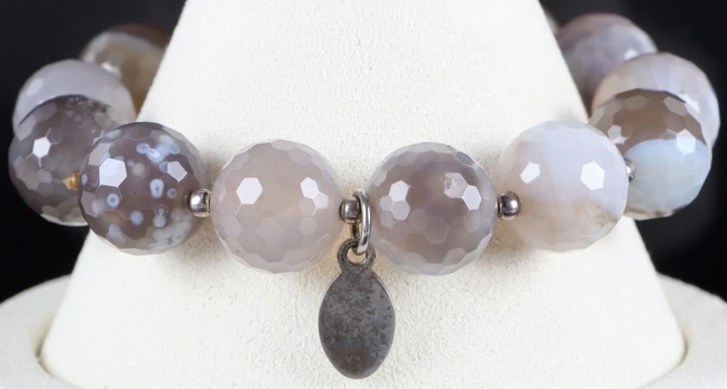 CLAUDIO RENNA QUARTZ BEAD LADIES BRACELET: Claudia Renna multicolored quartz faceted bead ladies bracelet. Stone Type: Quartz Weight: 51.48 Grams Size: 6.125" Condition: Little wear, see images for details.