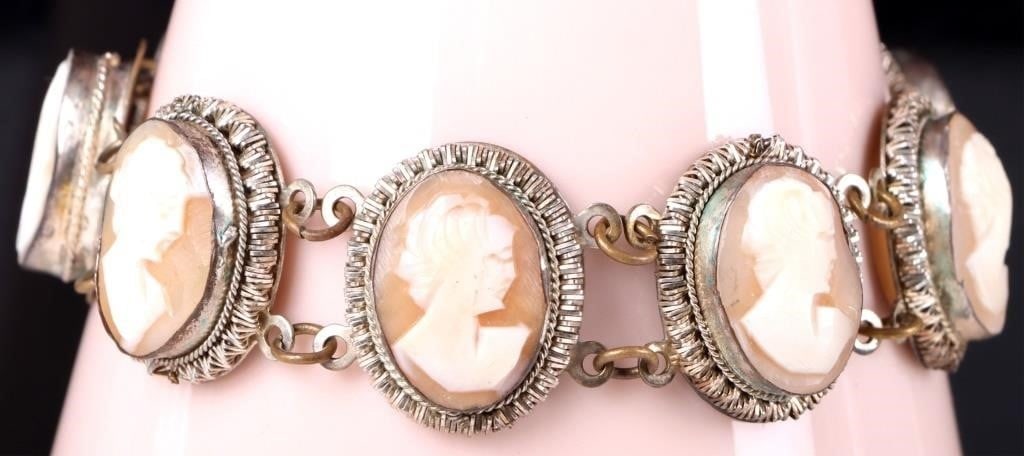 ANTIQUE ORNATE CAMEO ENAMEL LADIES BRACELET: Antique ornate cameo enamel ladies bracelet to include: eight enameled cameo portraits of a women interconnected to form the beautiful bracelet. Weight: 21.85 Grams Size: 8.00" Condition: Wear commens