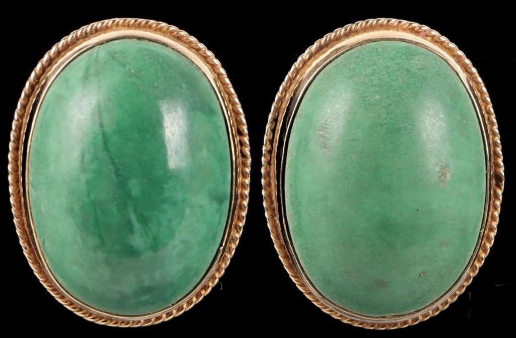 14K YELLOW GOLD LADIES EARRINGS W/ GREEN AGATE: 14k yellow gold ladies earrings, each of which feature a large green agate stone. Stone Type: Agate Weight: 7.38 grams (Gold Weight ~3.5 grams) Size: 19.6 x 15.3 X 8.1 mm Condition: See pictures.