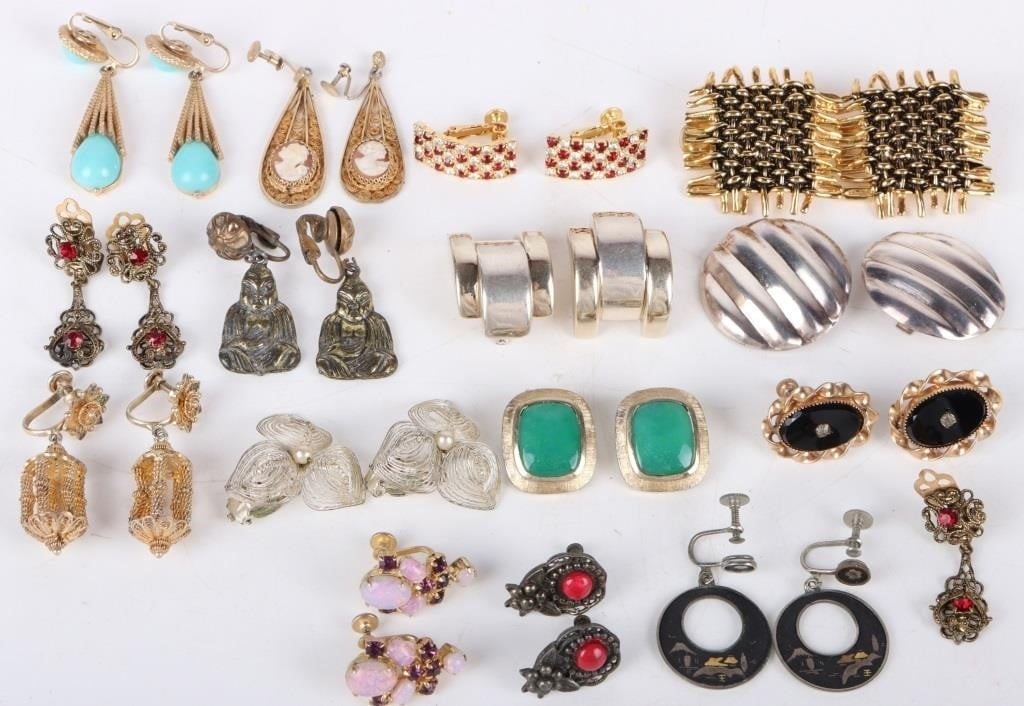 VINTAGE CLIP-ON & SCREW-ON COSTUME EARRINGS (15): Vintage fashion clip-on & screw back earrings lot of 15. To include: wire and metal construction and detailing. Some have stone decorations featuring multiple vibrant colors. Condition: Very fine. Ple