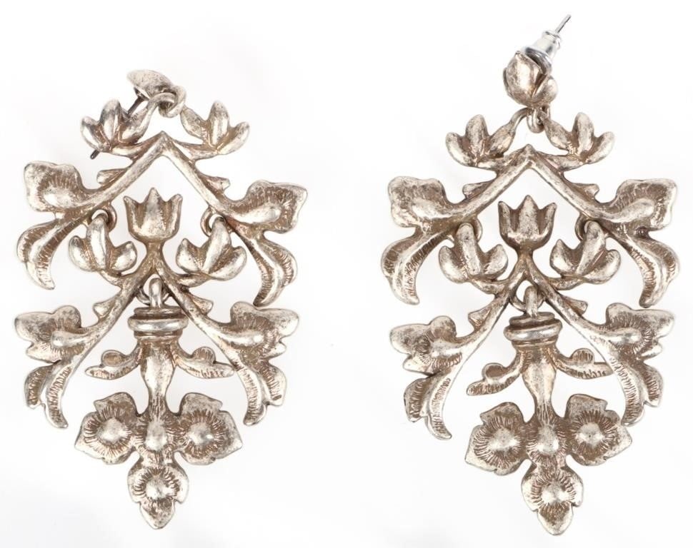 ART DECO STERLING SILVER LARGE DANGLE EARRINGS: Art deco large sterling silver ladies dangle earrings. Weight: 23.79 Grams Size: 2.5" length Condition: Very fine.
