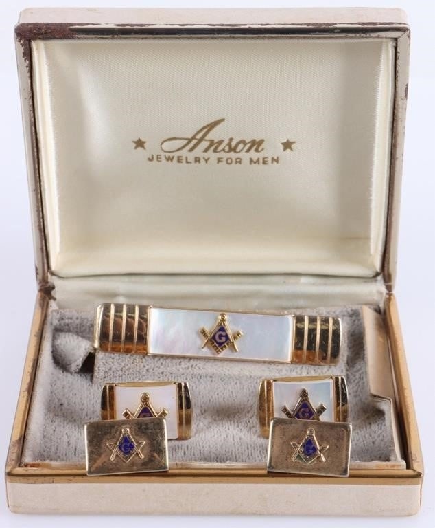 MASONIC SCOTTISH RITE SHRINERS CUFF LINKS LOT OF 2: Masonic Scottish Rite Shriners cuff links lot of 2 to include: Set of Masonic mother of pearl cuff links & tie bar, gold tone Shriners cuff links. Stone Type: Mother of Pearl Weight: 40.43 Grams Condi