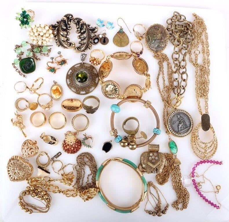 ORNATE GOLD-TONED LADIES FASHION JEWELRY (1 of 5)