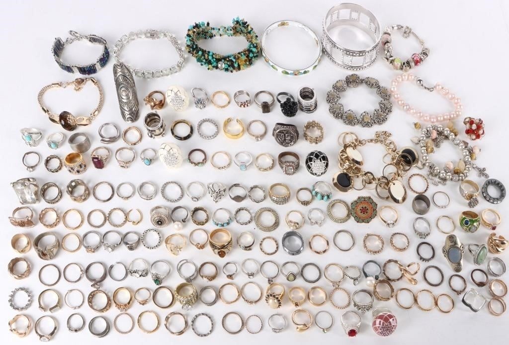 ASSORTED 2LB LADIES COSTUME BRACELET & RING LOT (1 of 7)