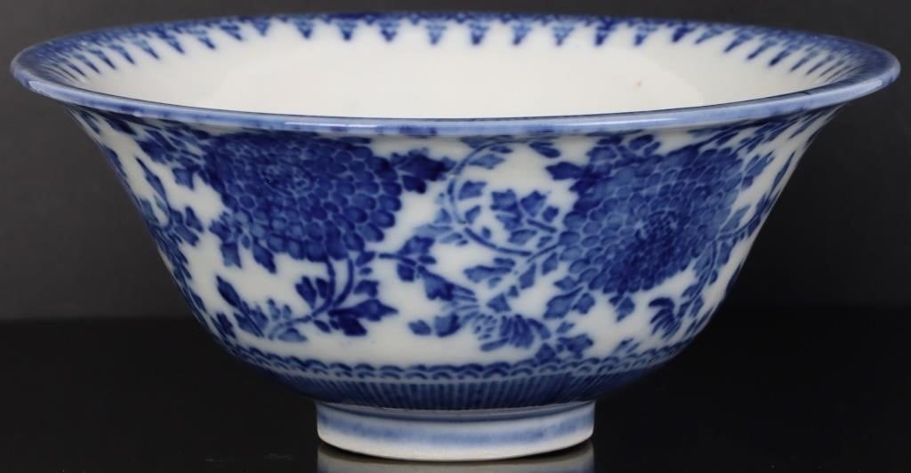 ANTIQUE CHINESE BLUE & WHITE PORCELAIN BOWL (1 of 3)