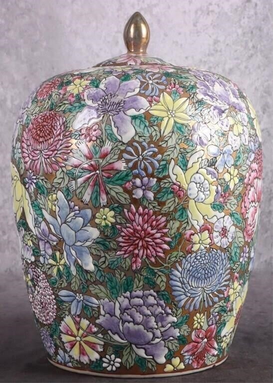 ANTIQUE CHINESE QIANLONG PORCELAIN GINGER JAR: Antique large Chinese Qianlong porcelain famille rose ginger jar with lid. Has red Chinese reign marks on the bottom. Size: 12.5" tall Condition: Very fine.