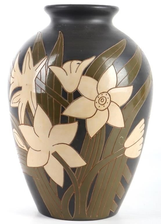 SIGNED TEN THOUSAND VILLAGES WHITE LILIES VASE (1 of 5)