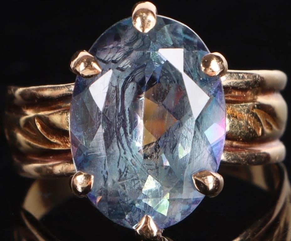 ~6.2CT BICOLOR TOPAZ 14K YELLOW GOLD LADIES RING: 14k yellow gold ladies ring with an approximately 6.2ct oval-cut heat-treated bicolor topaz gemstone. Stone Type: Topaz Weight: 4.52 grams Size: US 6.25 Condition: See pictures.