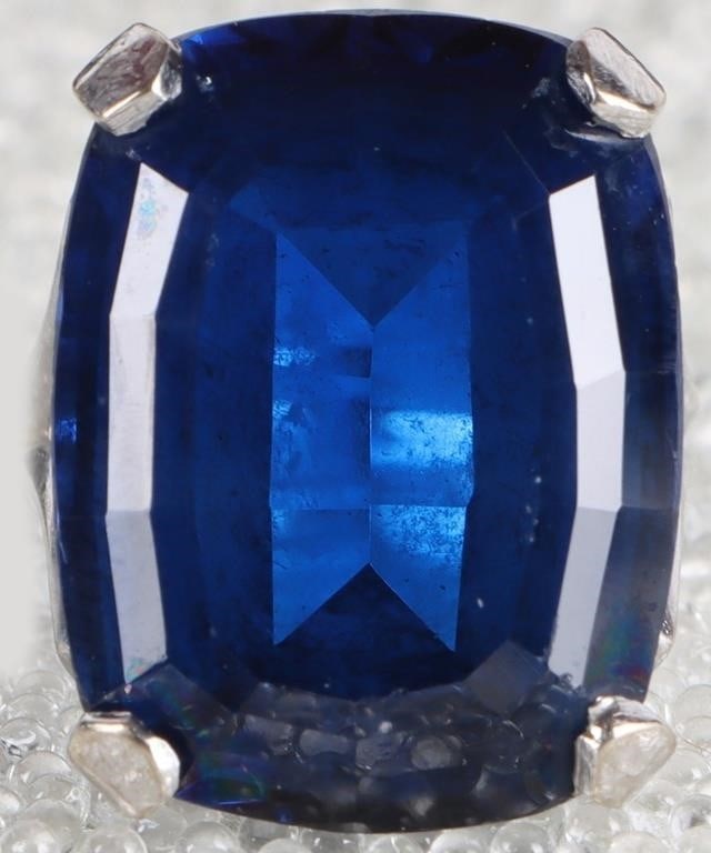 10K WHITE GOLD LONDON BLUE TOPAZ LADIES RING: 10K white gold London blue topaz ladies ring. Gemstones to include one 20.09mm X 15.33mm modified cushion cut London blue topaz. Stone Type: Topaz Weight: 8.13 Grams Size: 4.25 U.S. Condition: Little