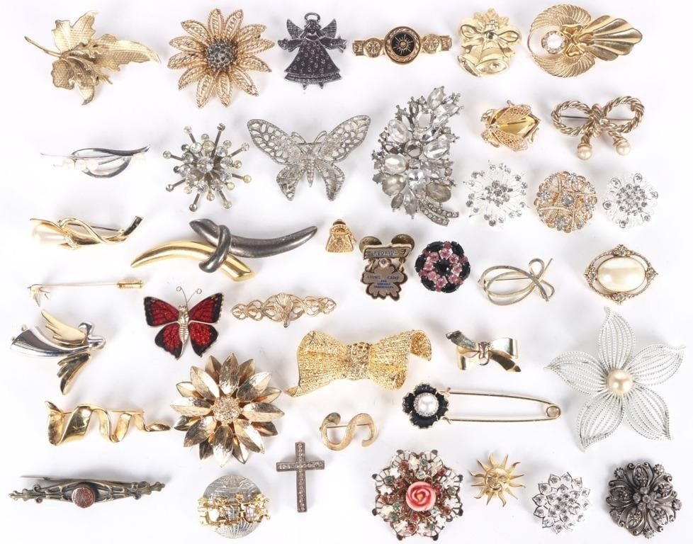 LARGE 1LB LADIES ASSORTED BROOCHES LOT (1 of 5)