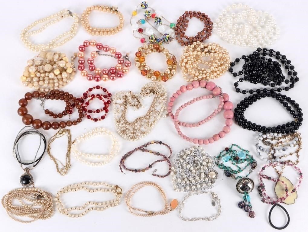 2 LB ASSORTED LADIES BEADED FASHION NECKLACE LOT: This lot contains 2 LBS of assorted ladies beaded fashion necklaces. They come in a wide variety of colors, sizes, designs and lengths. Weight: 2 LBS total Condition: Gently used. See images for compl