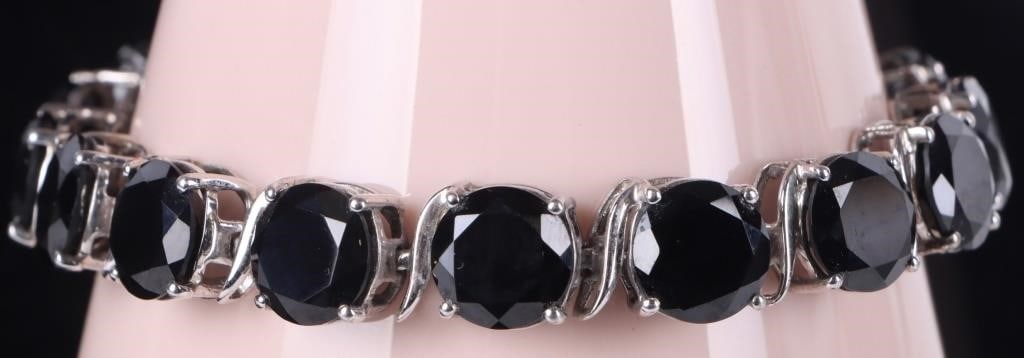 STERLING SILVER LADIES BRACELET W/ BLACK QUARTZ: Sterling silver ladies bracelet with a medium-sized black quartz stone on each of the sixteen links. Stone Type: Quartz Size: 8.5" long Condition: See pictures.