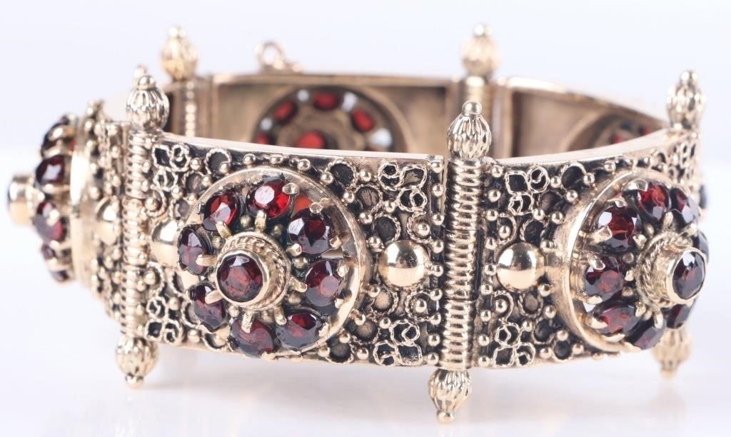 ANTIQUE GARNET 14KT GOLD PANEL BRACELET (1 of 7)