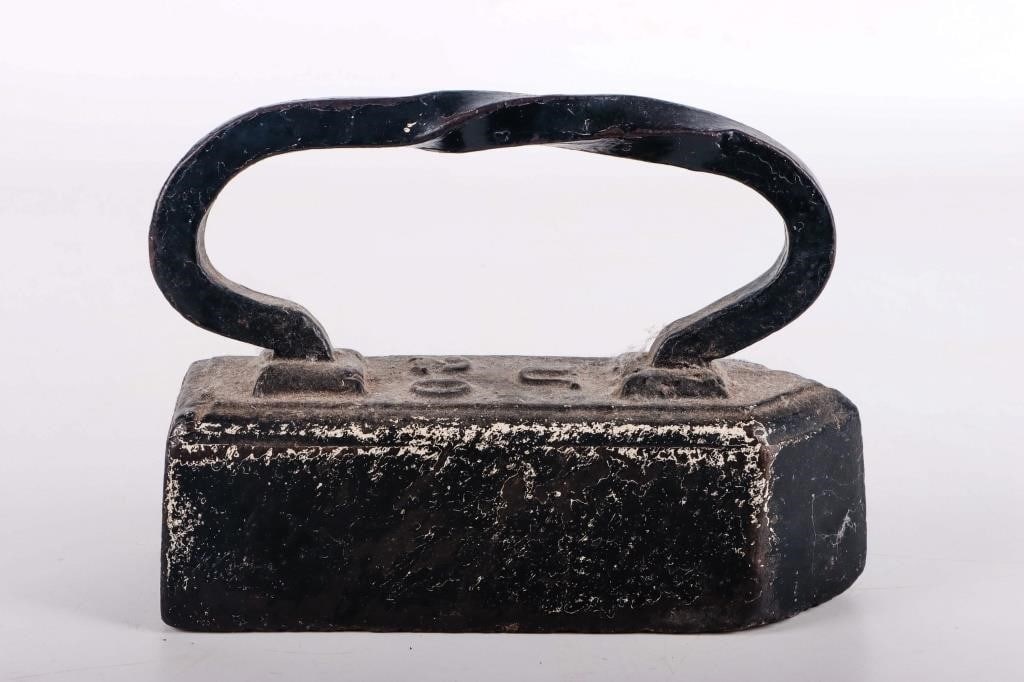 ANTIQUE BLACK CAST WROUGHT SAD IRON CLOTHES PRESS (1 of 3)