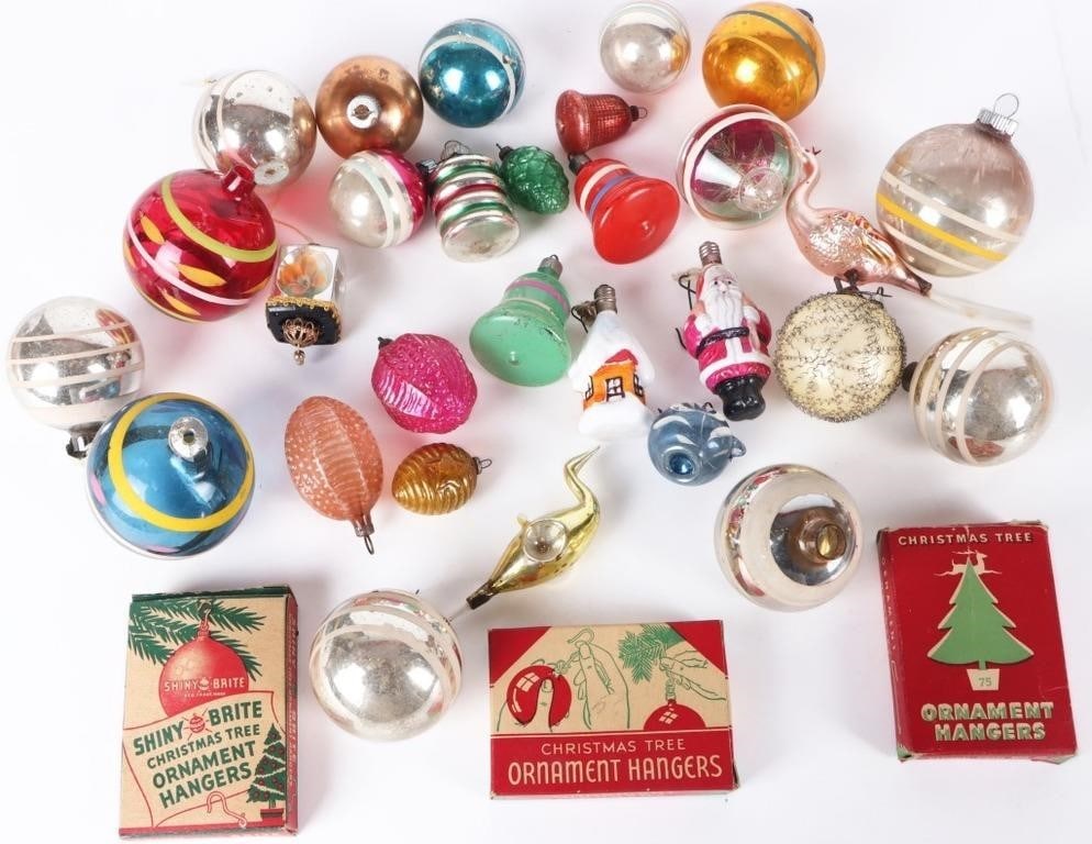 VINTAGE CHRISTMAS ORNAMENTS W/ HOOKS LOT OF 29 (1 of 4)