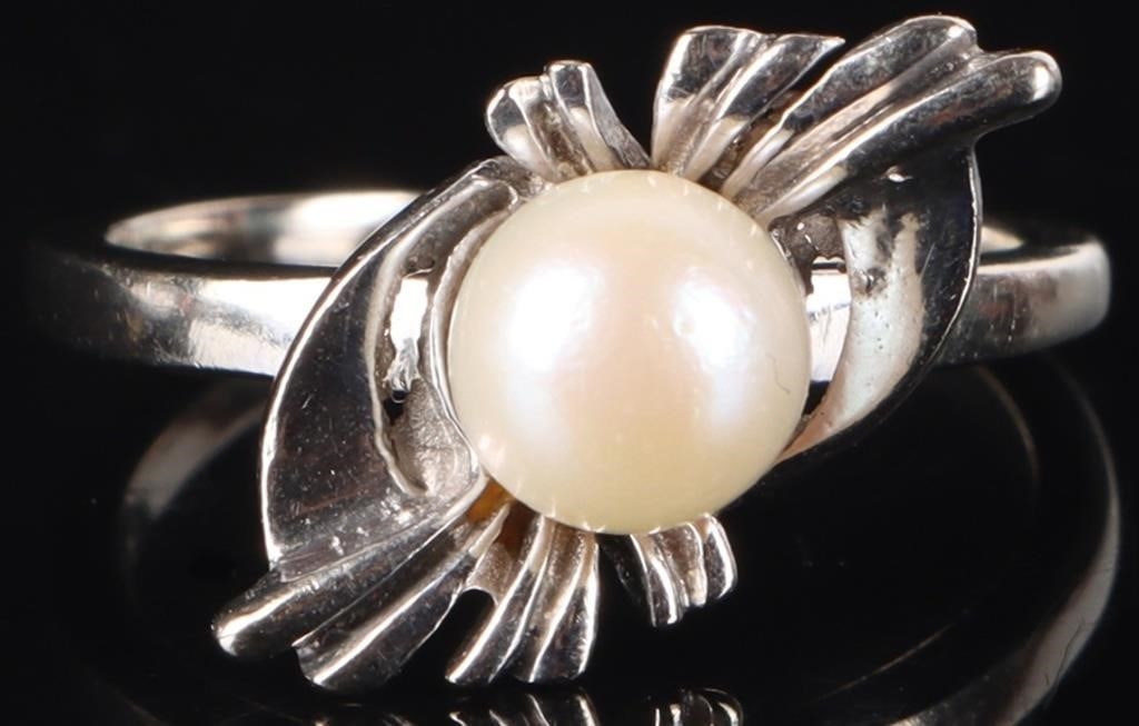 10K WHITE GOLD LADIES RING W/ GENUINE WHITE PEARL (1 of 4)