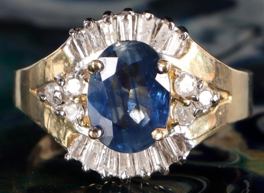 14K YELLOW GOLD SAPPHIRE DIAMOND LADIES RING: 14K yellow gold sapphire diamond ladies ring. Gemstones to include one 1.00ct blue sapphire which appears to be slightly rutilated, six 0.02ct round cut diamonds, fourteen 0.02ct baguette cut diamonds