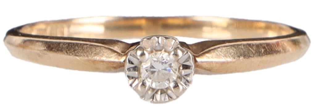 14K YELLOW GOLD NATURAL DIAMOND LADIES RING: 14K yellow gold natural diamond ladies ring. Gemstones to include one 0.04ct round cut natural diamond. Stone Type: Diamond Size: 6.50 U.S. Condition: Little to no wear, see images for details.
