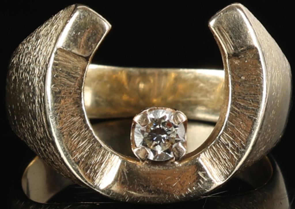 14K YELLOW GOLD LADIES HORSESHOE RING W/ DIAMOND: 14k yellow gold ladies ring with a face in the shape of a horseshoe. Part of the face is recessed and features light texturing and set within the horseshoe is a 0.2ct round-cut diamond. Stone Type: Di