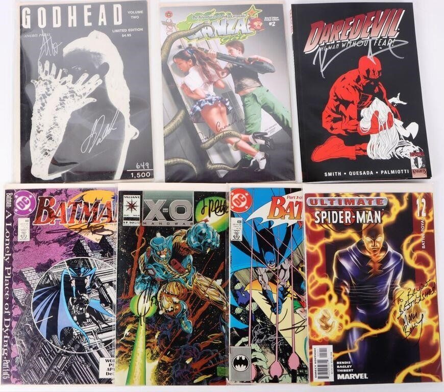 SIGNED COMIC LOT BATMAN DAREDEVIL SPIDER-MAN (7): Lot of seven signed comic books, to include Batman 438 (signed by George Perez and Don Perlin) and 440 (signed by George Perez), X-0 Manowar #0 (signed by Joe Quesada and Jimmy Palmiotti), Ultimate Sp