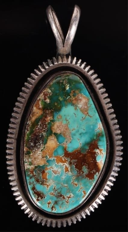 SW STYLE 925 LADIES PENDANT W/ TURQUOISE SIGNED: Southwest style sterling silver ladies pendant with a large rough-cut turquoise center stone. Signed W. J. Johnson Stone Type: Turquoise Weight: 13.87 grams Size: 49 x 26mm Condition: See pictures.