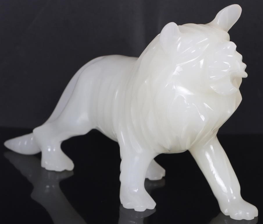 VINTAGE CARVED ONYX LION STATUE FIGURINE: Vintage carved onyx lion statue figurine. Very detailed Size: 7" x 4" Condition: No chips, cracks or signs of repair. See images for complete condition.