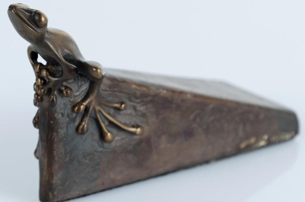 T. COTTERILL 'TRIANGLE PAPERWEIGHT' 6/500 (1 of 9)