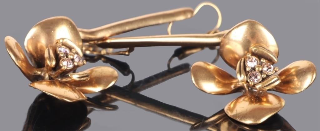 OSCAR DE LERENTA GOLD TONED FLORAL EARRINGS: Oscar De LaRenta gold toned floral ladies earrings. Earrings feature long flowers with inset rhinestones. Size: 2.75" Length Condition: Some tarnishing, see images.