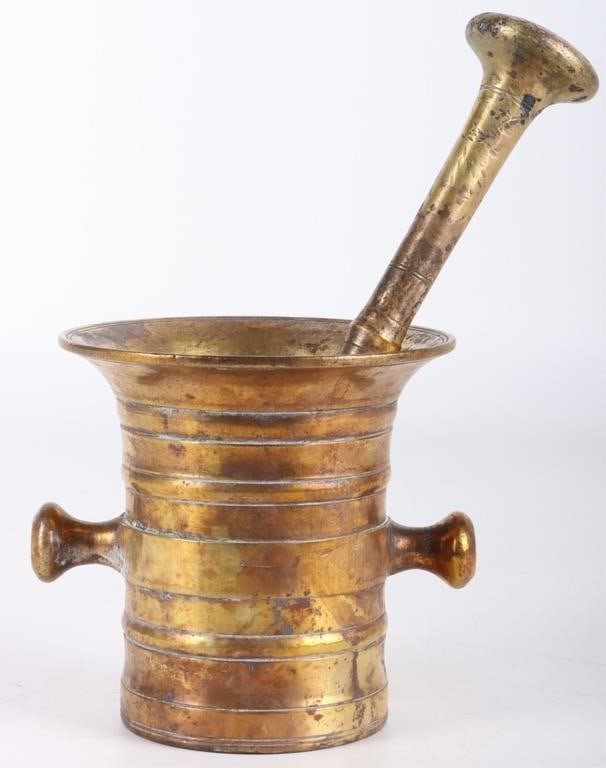 ANTIQUE SOLID BRASS MORTAR AND PESTLE (1 of 5)