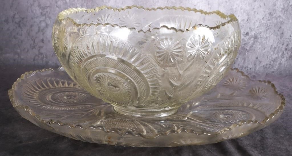 VINTAGE RADIANT DAISY GLASS PUNCH BOWL & PLATE (1 of 7)