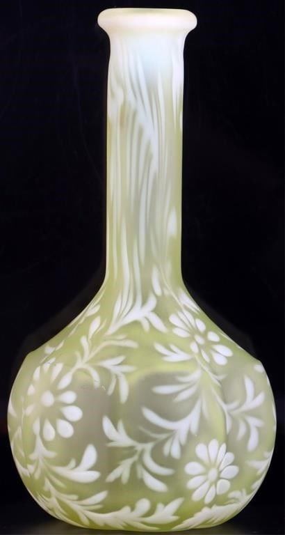 VTG FENTON FROSTED VASELINE GLASS BABER BOTTLE: Vintage Fenton frosted vaseline glass barber bottle. This bottle is a frosted yellow with daisy and fern designs. GLOWS UNDER A BLACK LIGHT. Does not have the stopper. Size: 7.5" x 3.5" Condition: No 