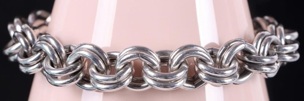 THICK STERLING SILVER LADIES CHAIN BRACELET 62.7 G: Thick sterling silver ladies chain bracelet. Weight: 62.7 grams Size: 7.75" long Condition: See pictures.