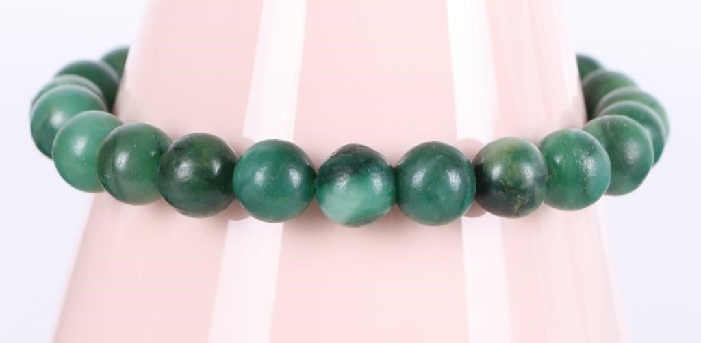 SPINACH JADE BEAD WORRY BRACELET 23 8.4MM BEADS: Spinach jade worry bracelet composed of twenty-three 8.4mm diameter spherical beads. Stone Type: Jade Weight: 18.24 grams Size: 2.5" diameter Condition: See pictures.