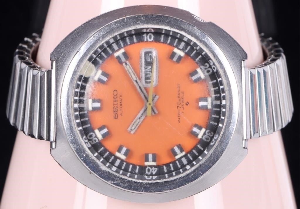 VINTAGE SEIKO 17 JEWELS AUTOMATIC WATCDH 6106-7107 (1 of 5)