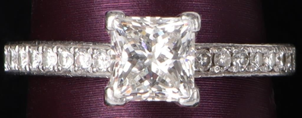 GIA CERT VS2 1.27CTDIAMOND PLATINUM RING SET (1 of 8)