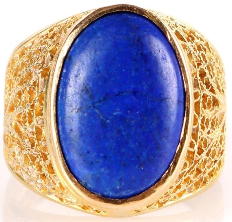 18K GOLD FILIGREE LAPIS LAZULI LADIES RING: 18K yellow gold filigree ladies ring with a large lapis lazuli center stone. Stone Type: Lapis Lazuli Weight: 4.59 grams Size: US 5.75 Condition: See pictures.