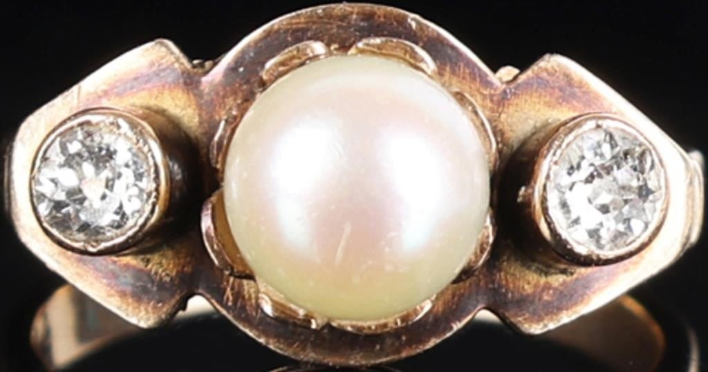 14K YELLOW GOLD NATURAL DIAMOND PEARL LADIES RING: 14K yellow gold natural diamond pearl filigree ladies ring. Gemstones to include two 0.10ct round cut natural diamonds, and one 7.50mm pearl. Stone Type: Assorted Weight: 4.42 Grams Size: 5.00 U.S. Co