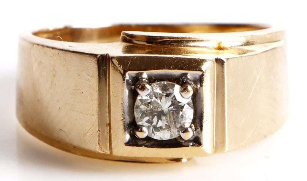 MEN'S ANTIQUE .33CT ROUND DIAMOND 14K GOLD RING: Men's.33ct round cut diamond in 14k yellow gold band. Stone Type: Diamond Weight: 4.4 Grams Size: 8 Condition: Outstanding over all shape.
