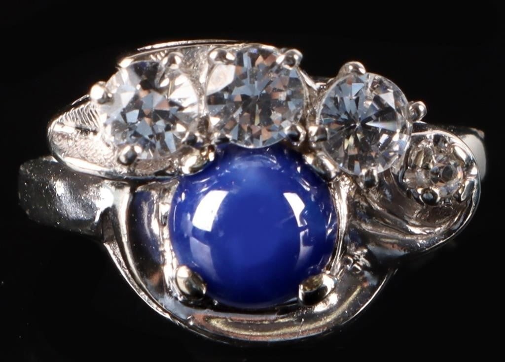 14K WHITE GOLD LADIES RING W/ POLISHED SAPPHIRE: 14k white gold ladies ring with a brilliantly polished round cabochon sapphire center gemstone with four spinel gemstones arranged over it. The shoulders and band feature yellow gold highlights. Stone