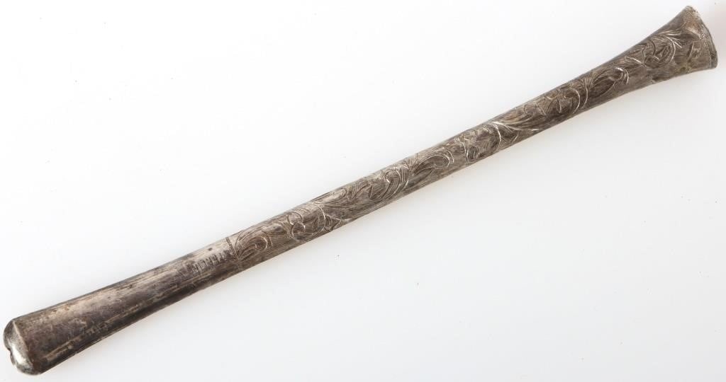 ANTIQUE STERLING SILVER ETCHED CIGARETTE HOLDER: Antique sterling silver cigarette holder with etched designs along one end. Weight: 9.93 grams Size: 5" long Condition: See pictures. Interior is dusty.
