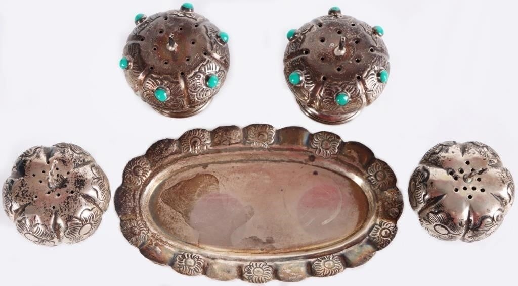 MEXICO STERLING SILVER PUMPKIN SHAKERS W/ TRAY (2): Lot of two antique sets of pumpkin-shaped Mexico 925 sterling silver salt & pepper shakers. Both feature floral etchings about their circumference. One features teal enamel projections in the center o