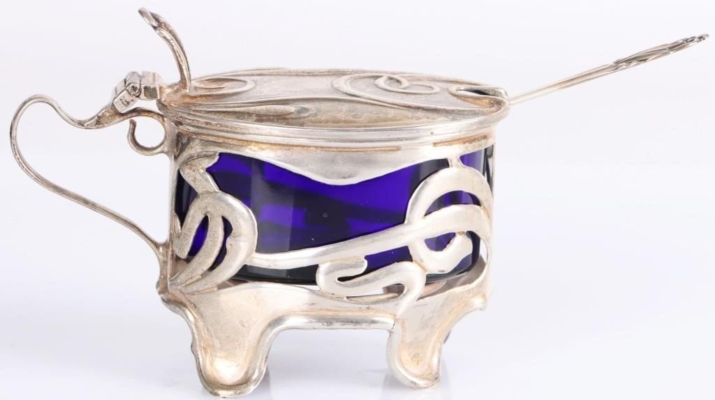 ANTIQUE UK STERLING SILVER ART NOUVEAU SALT CELLAR: Antique sterling silver British Art Nouveau salt cellar with spoon and blue cobalt glass insert. Weight: 38.17 grams silver weight Size: 3 x 2.5 x 1.5" cellar; 3 x 0.5" spoon Condition: Wear commensur