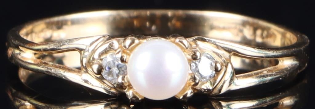 10K YELLOW GOLD PEARL CZ LADIES RING: 10K yellow gold pearl CZ ladies ring. Gemstones to include one 4mm pearl, and two 0.02ct round cut CZ. Stone Type: Assorted Size: 7.25 U.S. Condition: Little to no wear, see images for details.