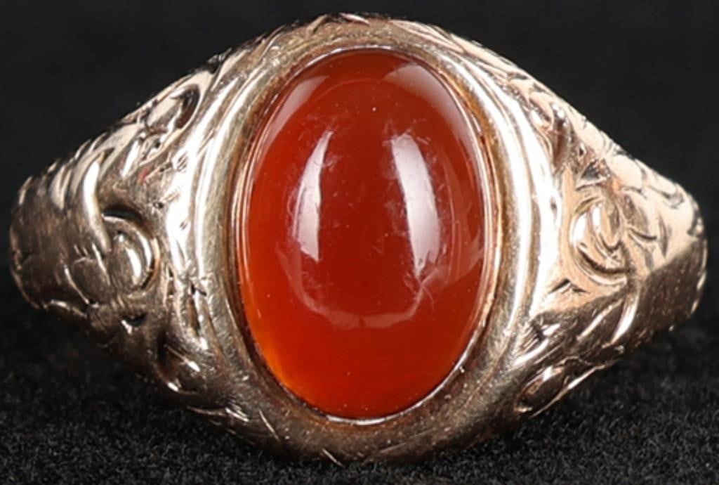 10K YELLOW GOLD LADIES RING W/ CABOCHON GARNET: 10k yellow gold ladies ring with a 1.75ct oval cabochon-cut garnet center stone. The shoulders feature floral etching. Stone Type: Garnet Weight: 4.35 grams Size: US 4.5 Condition: The piece appears t