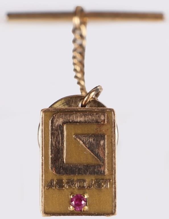 10K YELLOW GOLD MENS NECKTIE PIN AEROJET SAPPHIRE: Vintage collectible 10k yellow gold mens Aerojet necktie tank pin, to include a 0.04ct pink sapphire gemstone. The pin back is metal costume Stone Type: Saph Weight: 2.13 gold weight Size: 14.2 x 10 m