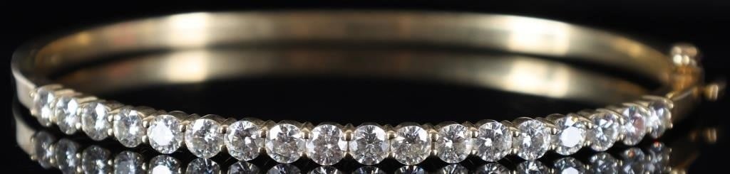 14K YELLOW GOLD LADIES BRACELET W/ MOISSANITE: 14k yellow gold ladies bracelet lined with brilliant moissanite stones across its face. Stone Type: Moissanite Weight: 14.28 grams Size: 2.5 x 2" Condition: See pictures.