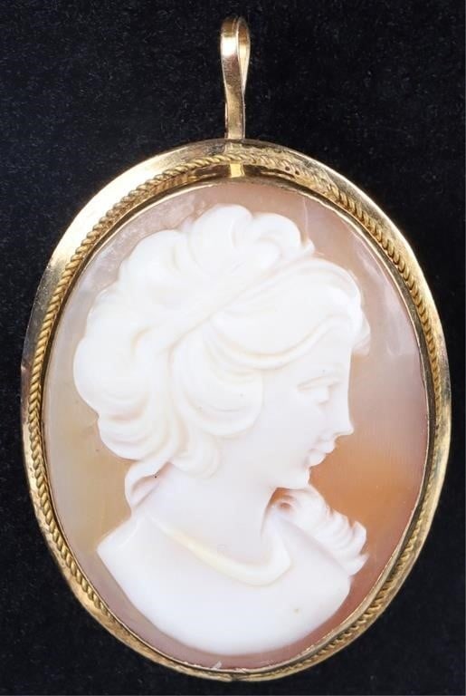 ANTIQUE 18K YELLOW GOLD LADIES CAMEO PEND/BROOCH: Antique 18k yellow gold ladies pendant/brooch with a conch cameo depicting the side profile of a young woman. Weight: 3.78 grams total; ~1.5 grams gold weight Size: 33.35 x 21.1mm Condition: See pictu
