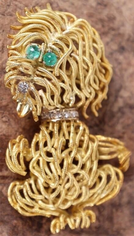 18K YELLOW GOLD SHEEPDOG PENDANT EMERALDS & DIAS: 18k yellow gold sheepdog pendant. The piece is composed of dozens of thin strands of gold, simultaneously giving the dog an abstract scribbled appearance and accurately mimicking the texture of that b