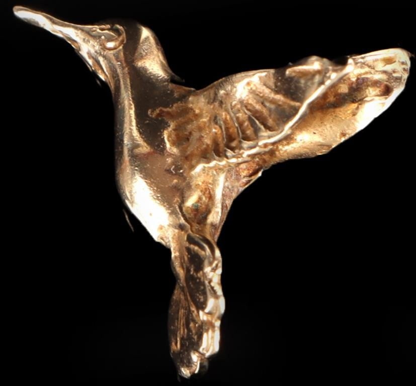 14K YELLOW GOLD HUMMINGBIRD LADIES PENDANT: 14K yellow gold hummingbird ladies pendant. Size: 0.675" Condition: Some wear, see images for details.